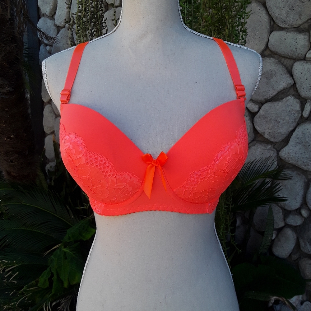 NWT, LACE PUSH UP BRA.